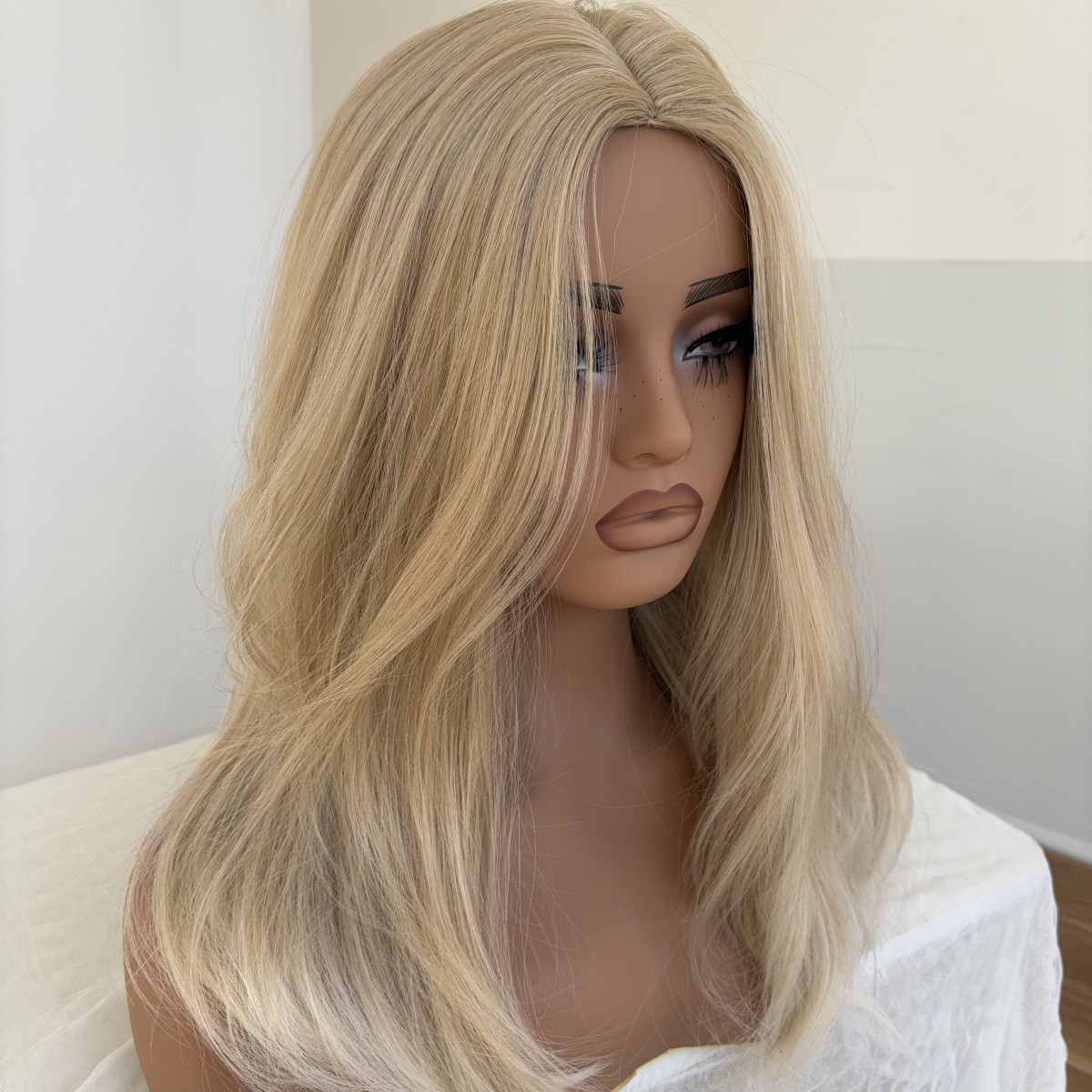 Layered Blonde Dress Up Wigs Straight Synthetic Hair Heat Resistant