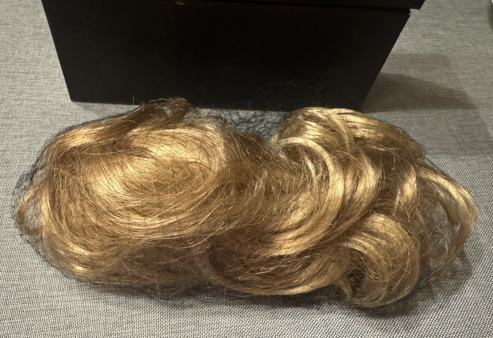 Tony of Beverly Elura Snappy Clip Libby 11″ Curly Ponytail in 24BT18 with Box