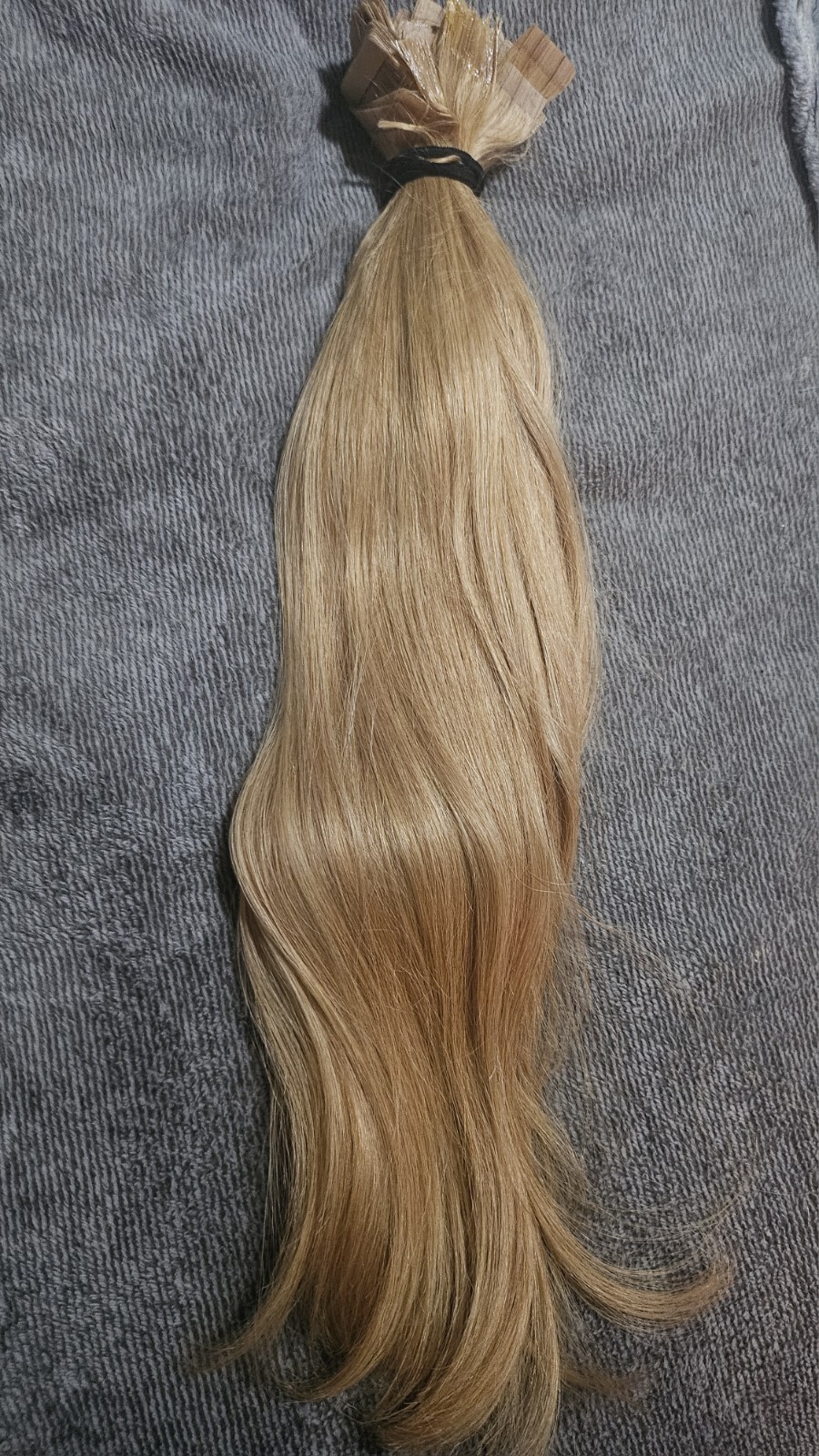 bellami Lux 18 Inch Invisable tape in hair extensions