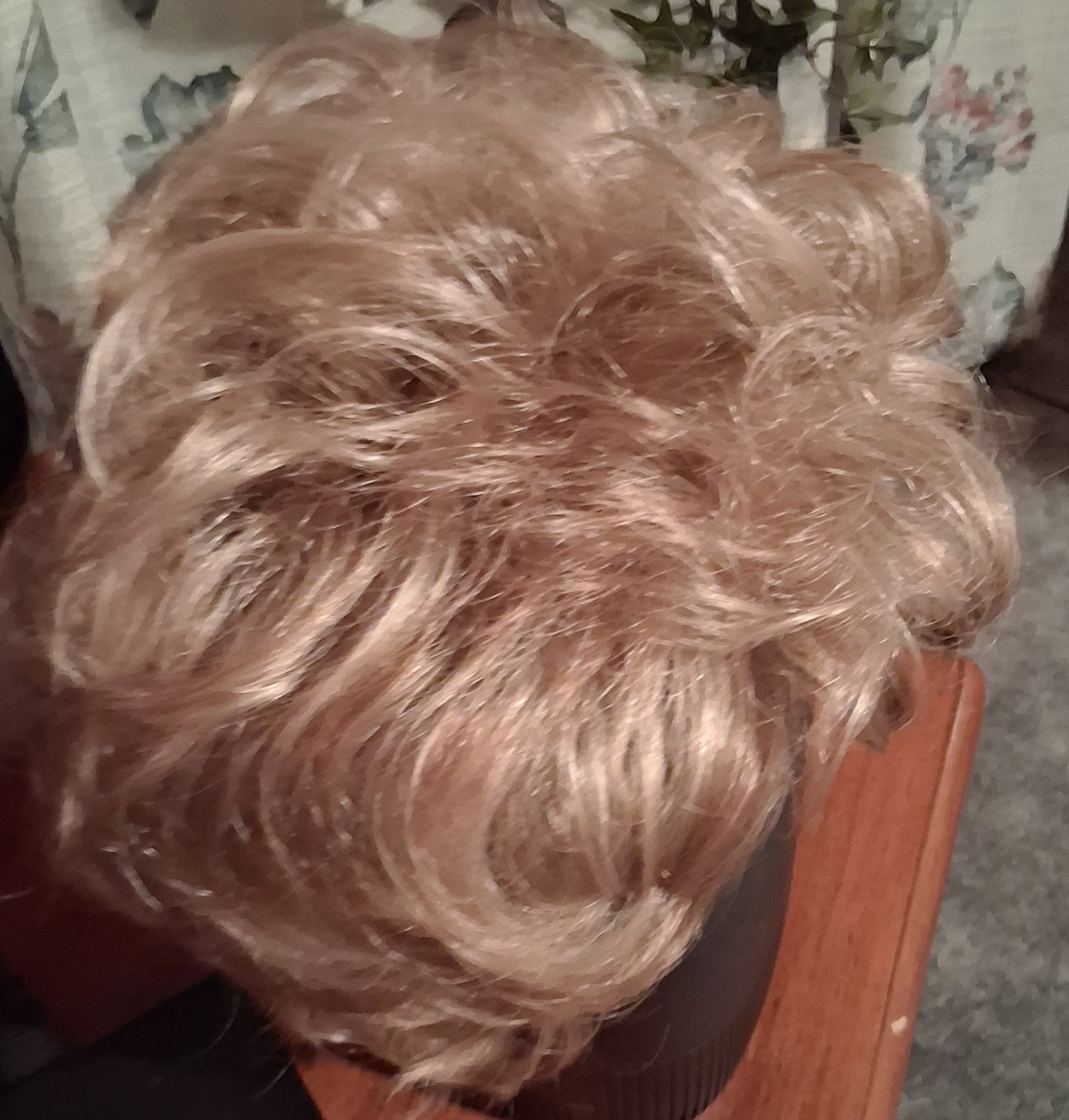 Rene Of Paris ~ Women’s Wig ~ Creamy Toffee ~ Synthetic Hair Pre-Owned