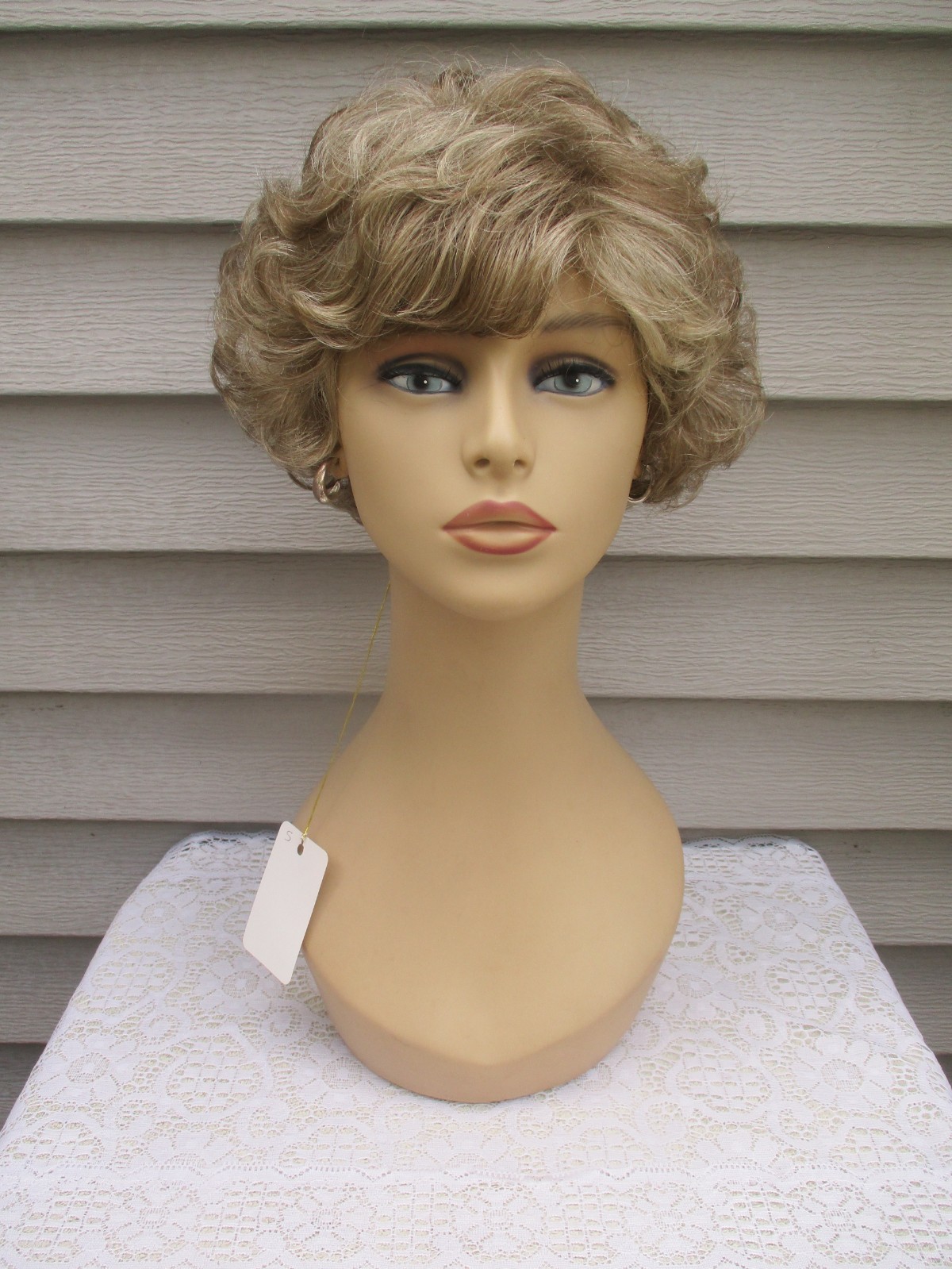 MYSTERY WIG Sz AVERAGE 18/22 LT ASH BROWN/BLONDE FROSTED Wavy/Curly style READ