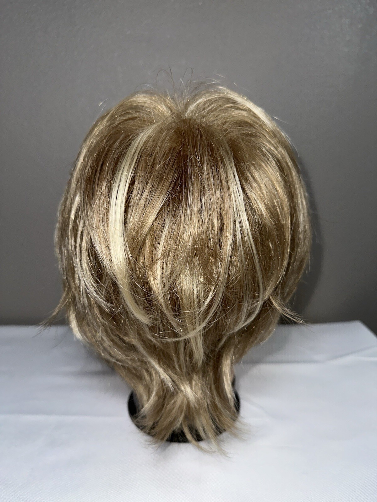 Aspen #2 Short Highlights Blonde Brown Mixed Layered Wig