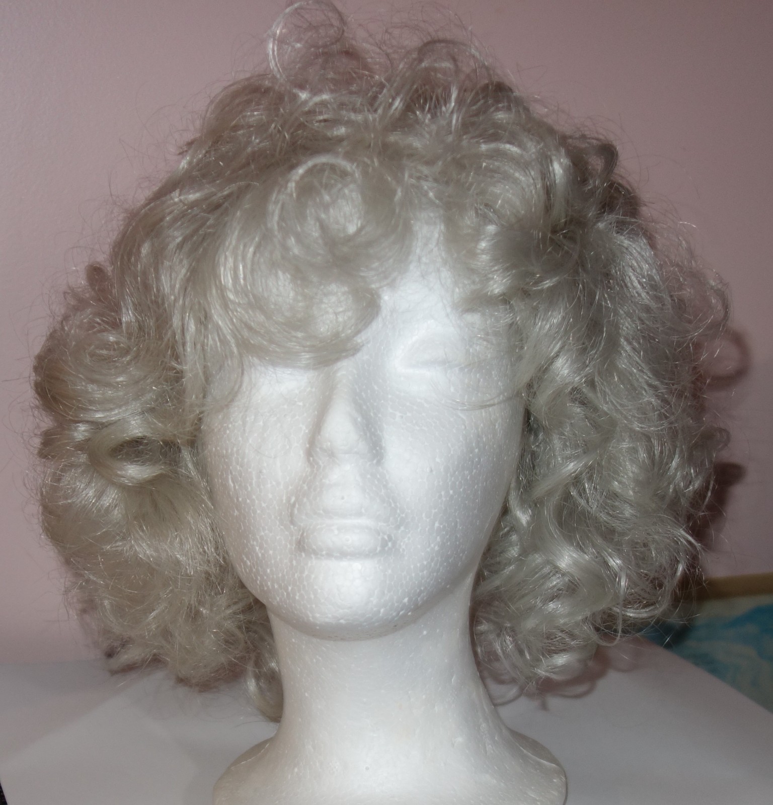 Envy Kenya Lace Front Cap Curly Wig – Color #60 White – NWOT #3