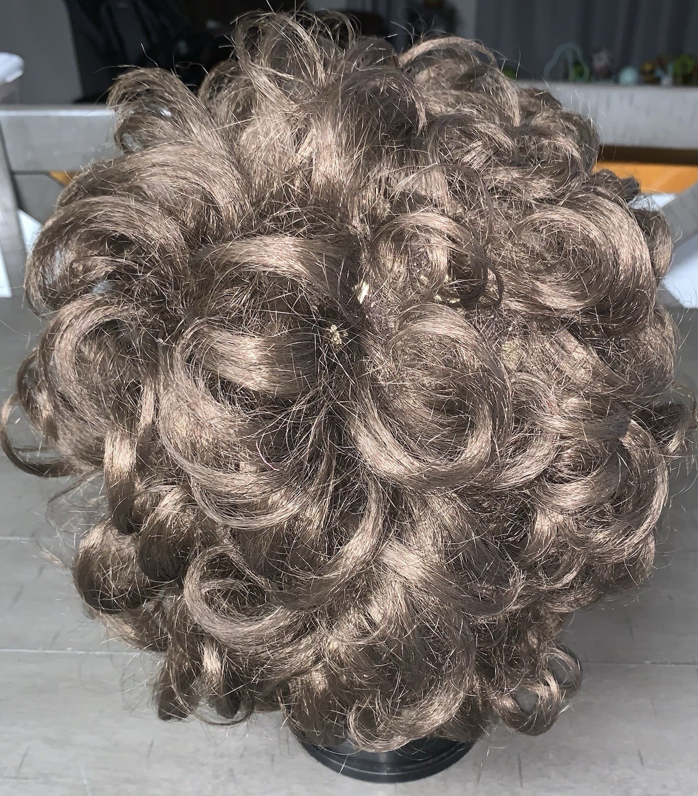 A8 VTG 70s SYNTHETIC WIG HAIR PIECE LIGHT BROWN SHORT LAYERED CURLY KOREA