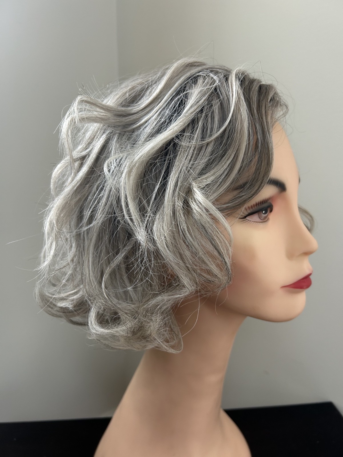 Belle Tress Arista HF Synthetic Arista HF Wig – Chrome – Excellent