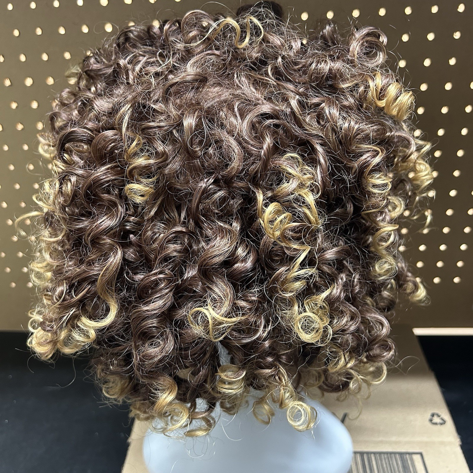 Annivia Platinum Queen’s Choice Short Curly Kinky Afro Brown Wig Women Drag-New!