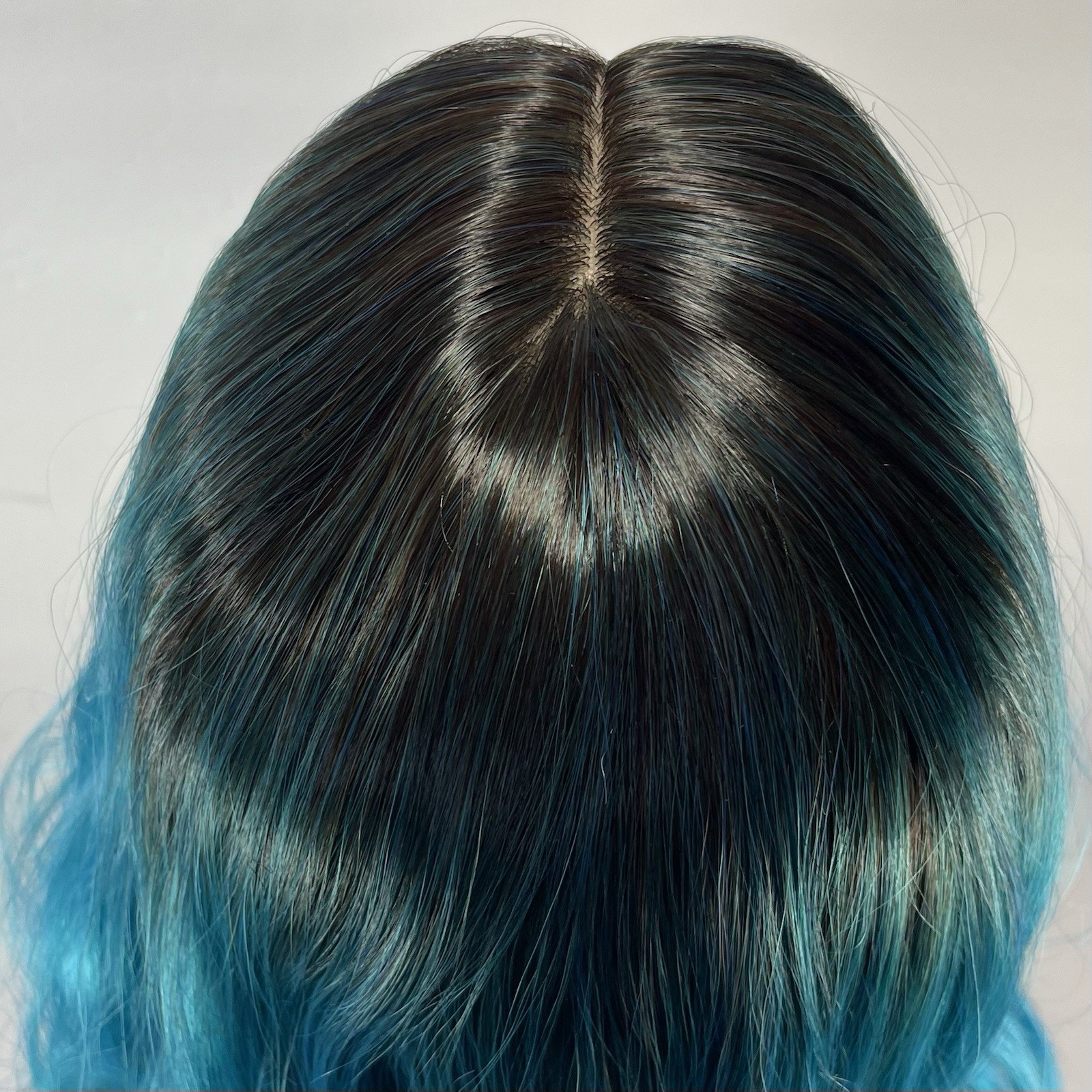 Nayoo Long Ombre Blue/Teal Wig 26″ Wavy Synthetic Heat Resistant Middle Part