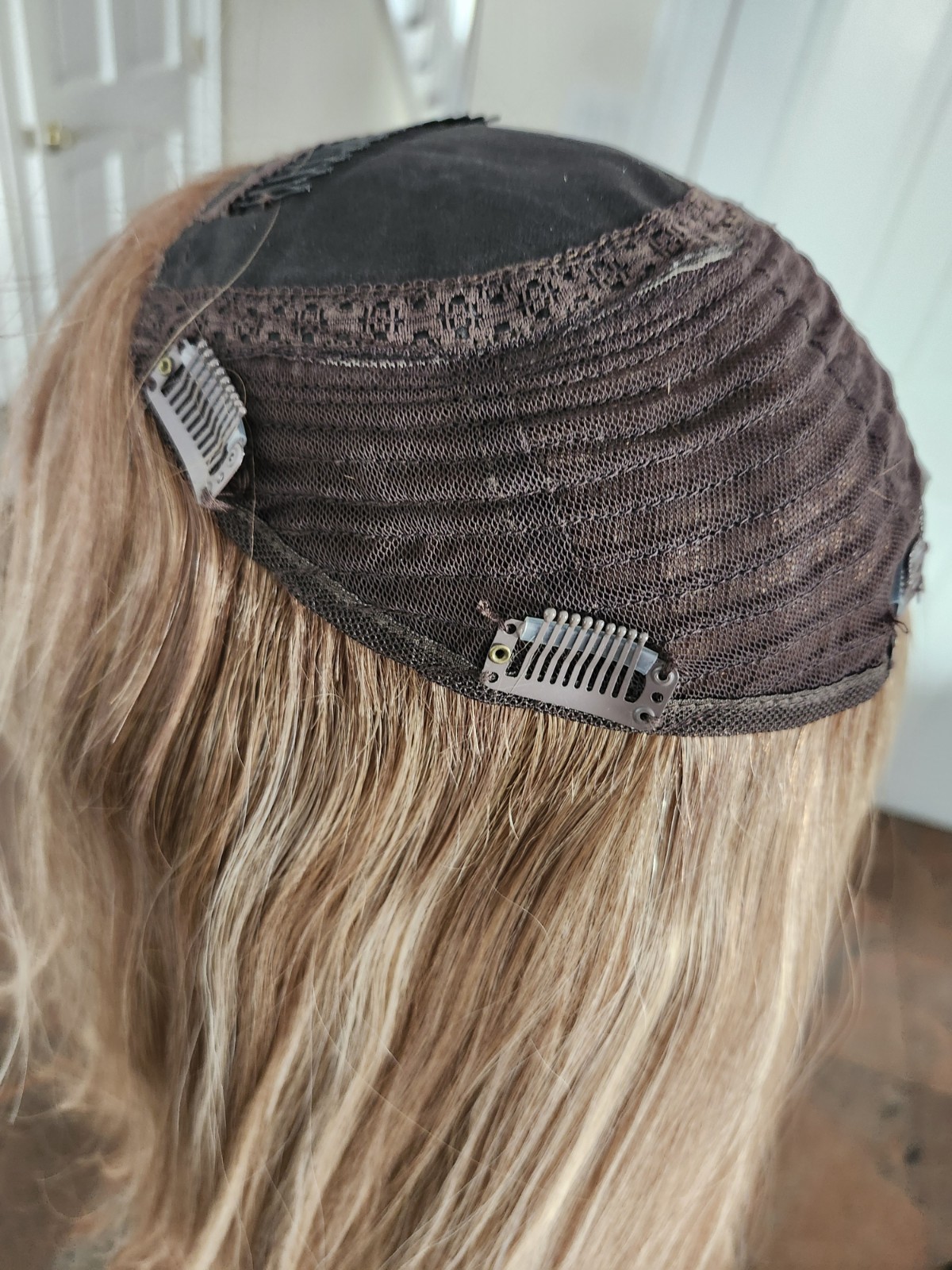 HUMAN HAIR MEDIUM BLONDE WITH DIMENSIONS SILK TOP TOPPER 8″X8″ 22” LONG