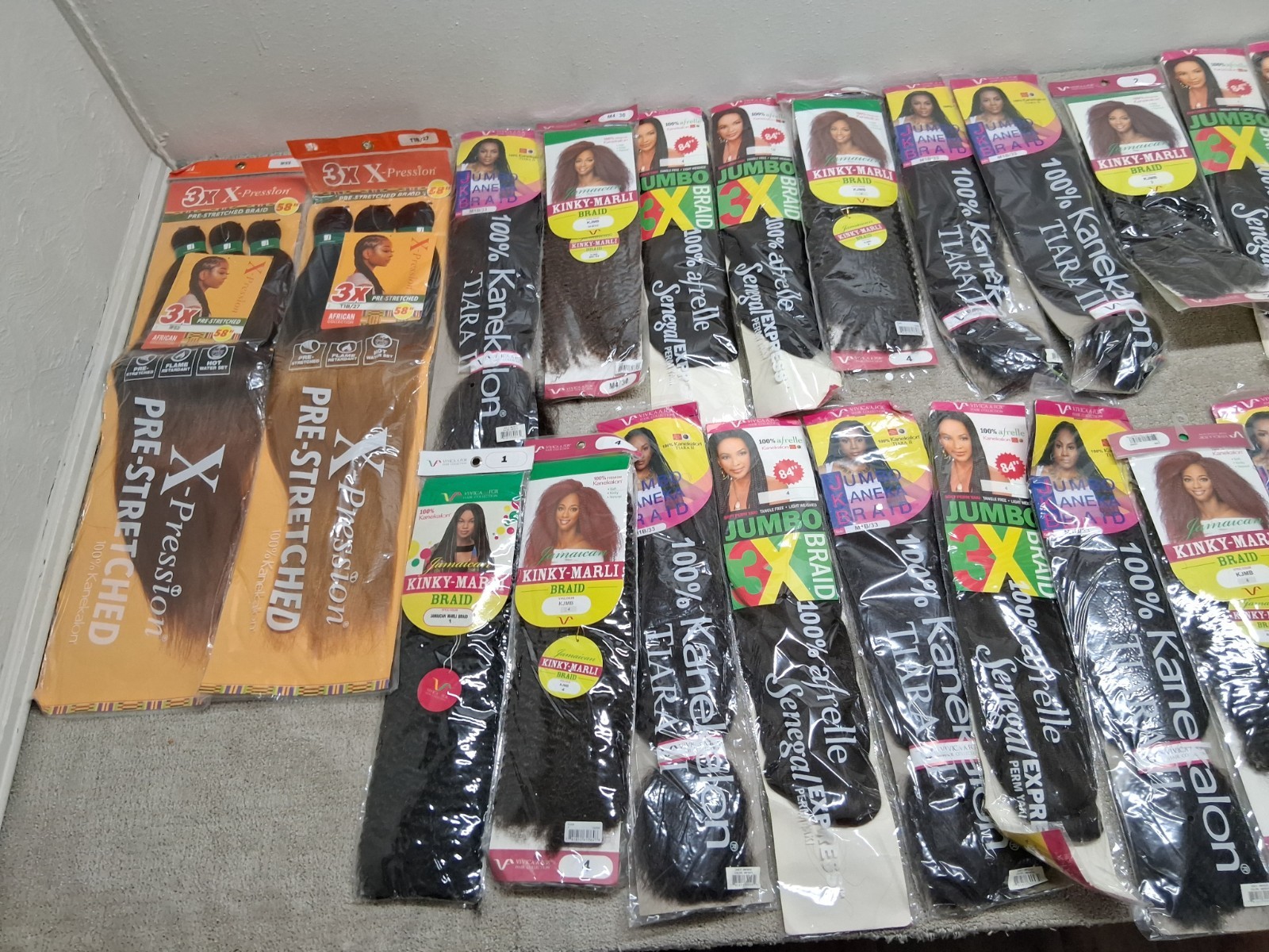 Vivica A Fox Mixed HAIR EXTENSION LOT Of 31 Kanekalon 84″