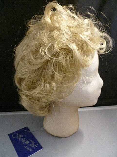 NEW VISION Wig Size Large Color 24 Blonde Fashion Club Designs NIB Medium Wavy