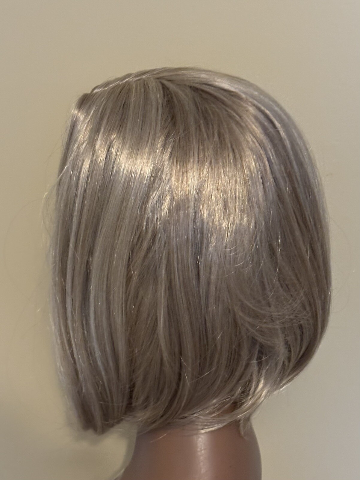 NEW! Wig Shoulder Length Bob Center Skin Part Blond Size Average 10-22