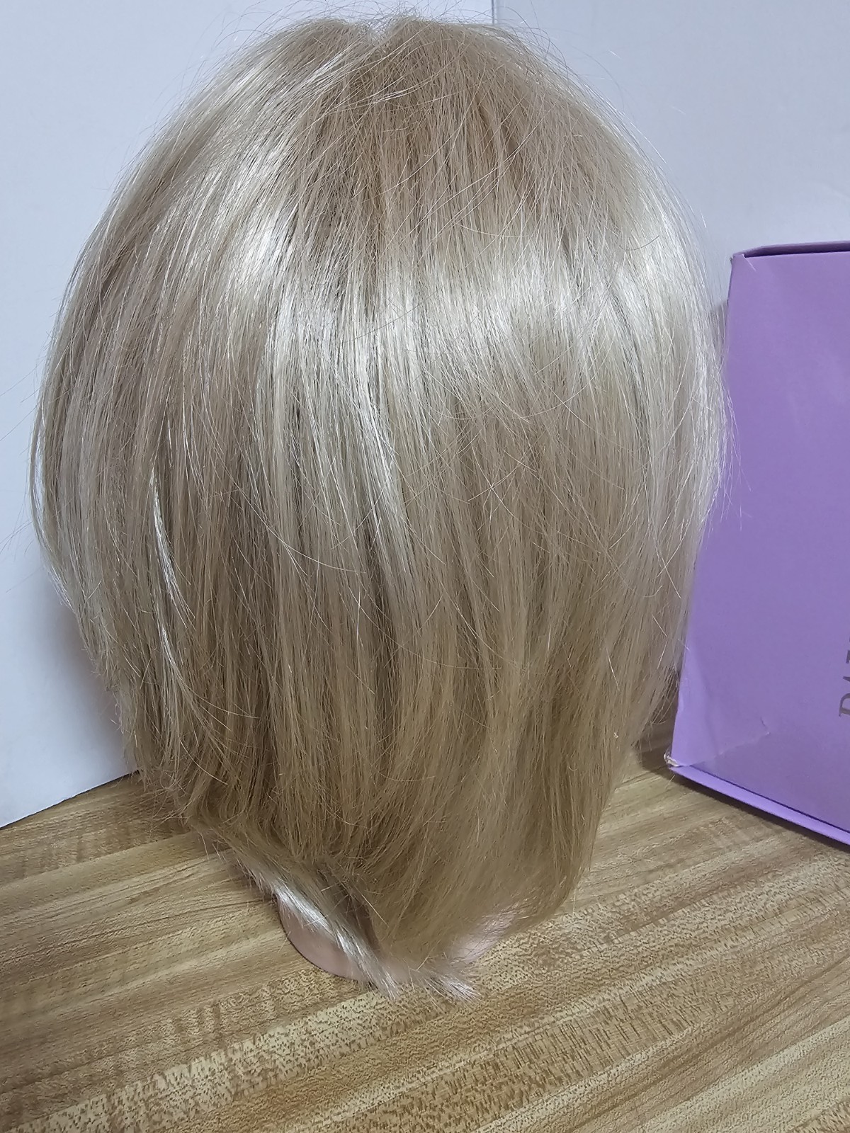 VINTAGE Paula Young SHERYL Wig • Salon Quality Synthetic • SZ Average Blonde