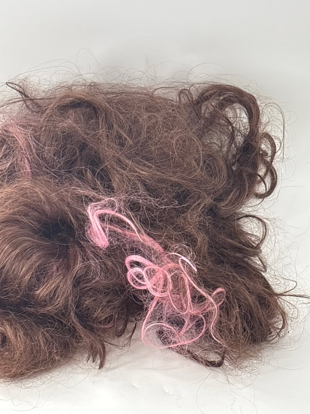 Wig – Dark Brown Pink Skunk Stripe, 26 Inch Middle Part Curly Long Wavy Synth