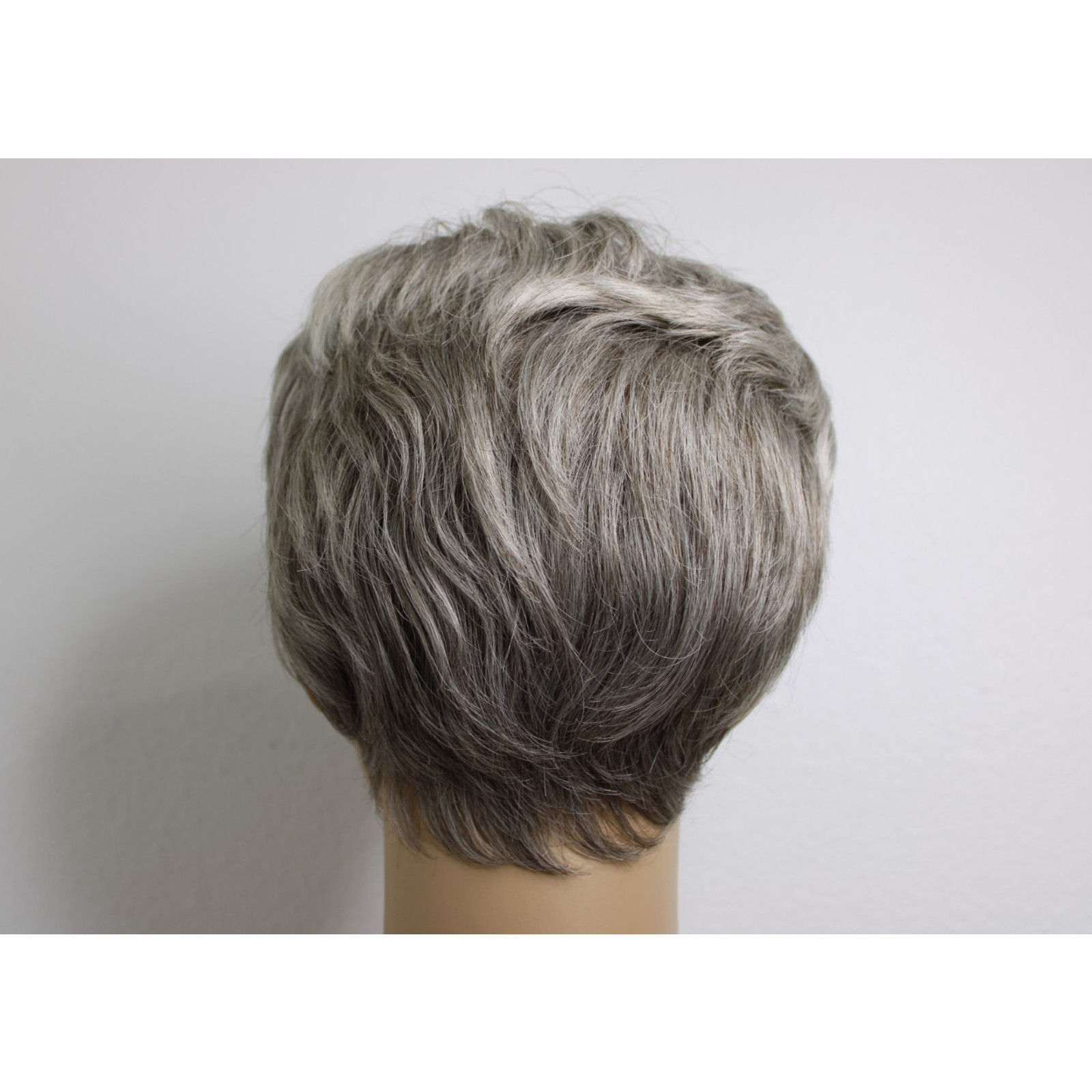 Estetica Short Wig Silver Gray R51