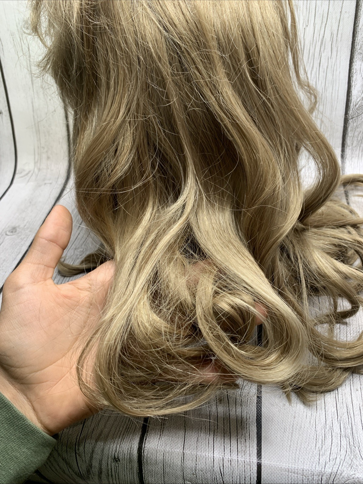 Elura Wig Blonde Short Hair 100% Modacrylic Wavy