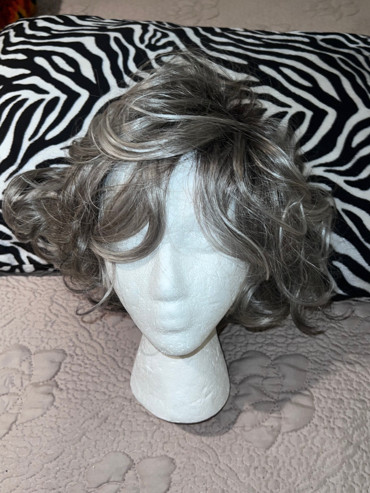 STYLE by Jaclyn Smith Malibu Waves Wig A5015 Large Gorgeous, Mint Condition!
