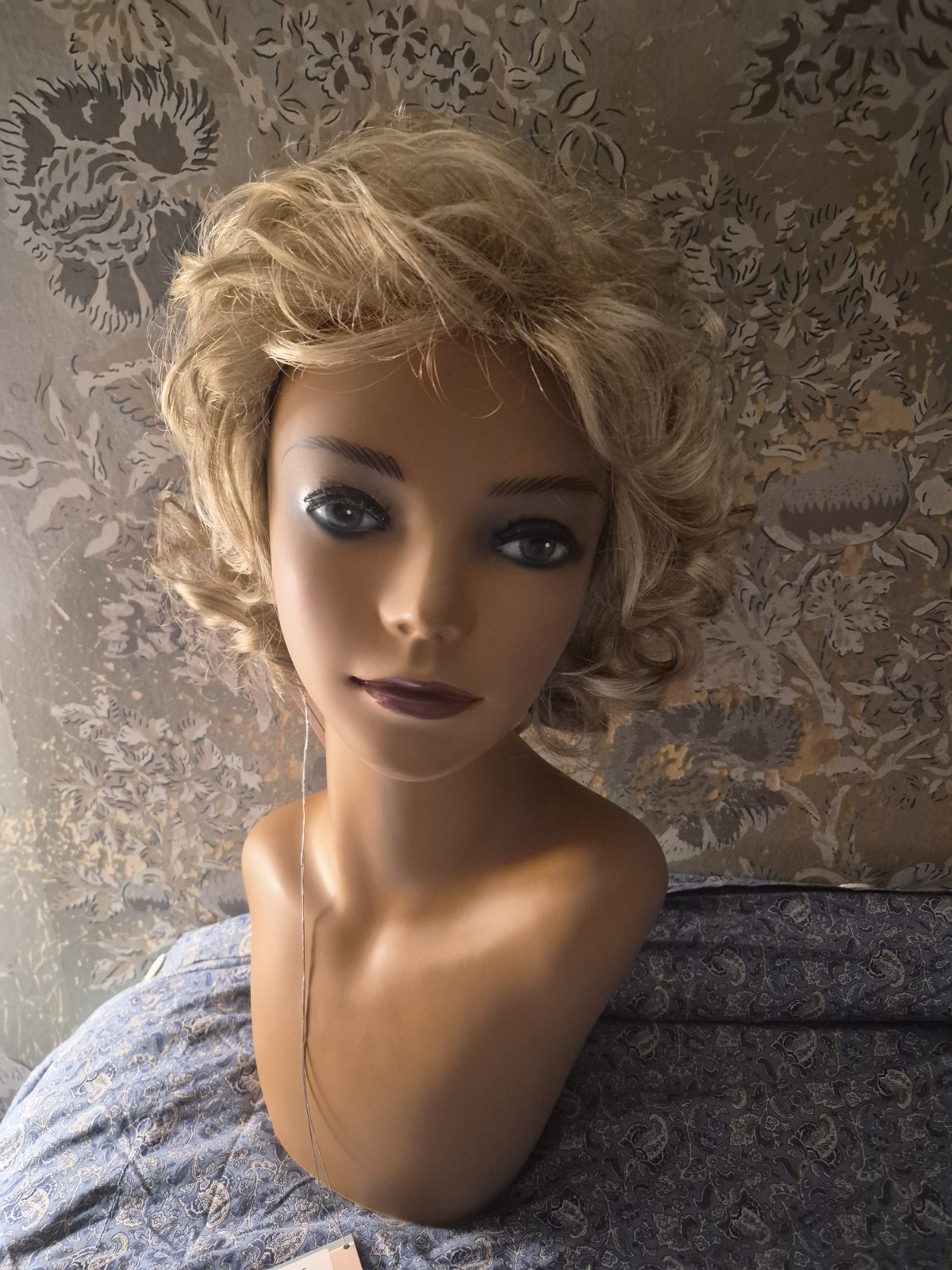 The Wig Company Dynamic Curly Blonde Synthetic Wig 20/88H Cap Large for Women
