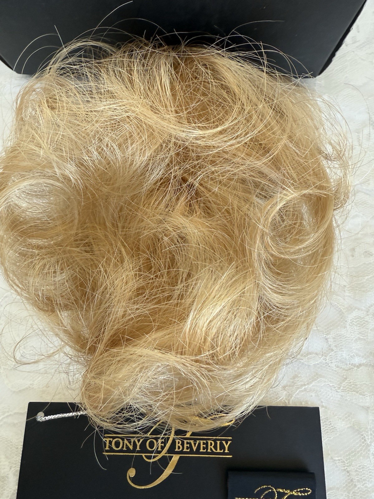 Tony Of Beverly Snappy Clip 5″ Pin Up Bun in Color: 613HL24B