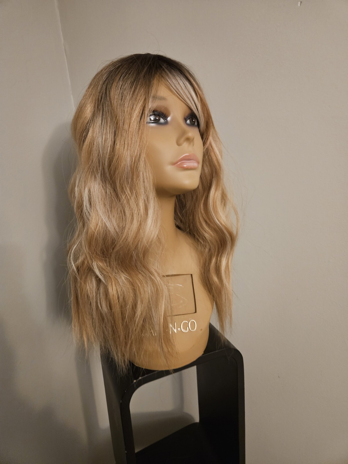 AMAZING MIXED HIGHLIGHTED BLONDE MID LENGTH WIG WITH BANGS