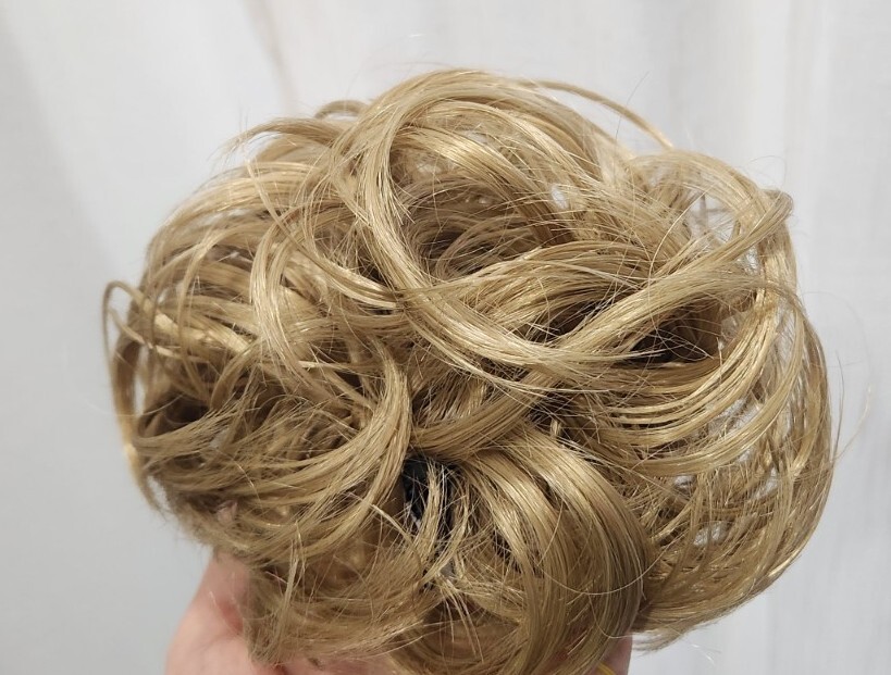 3.5″ Curly Scrunchie Ponytail Synthetic 24 Light Golden Blond Messy Bun