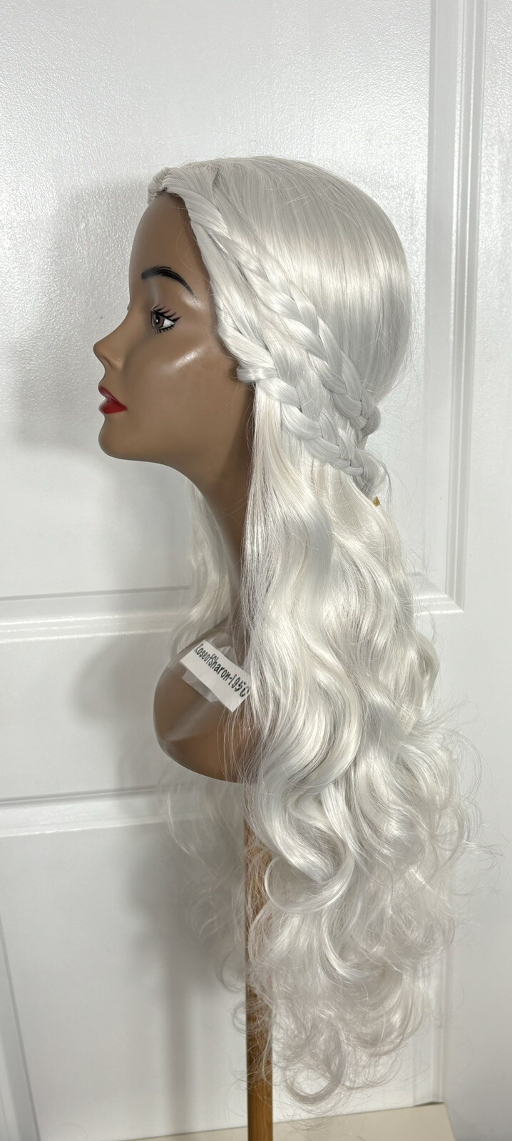 NEW Beautiful Wavy 21” Long Wig White Platinum Braids Size Large/Average New D-2