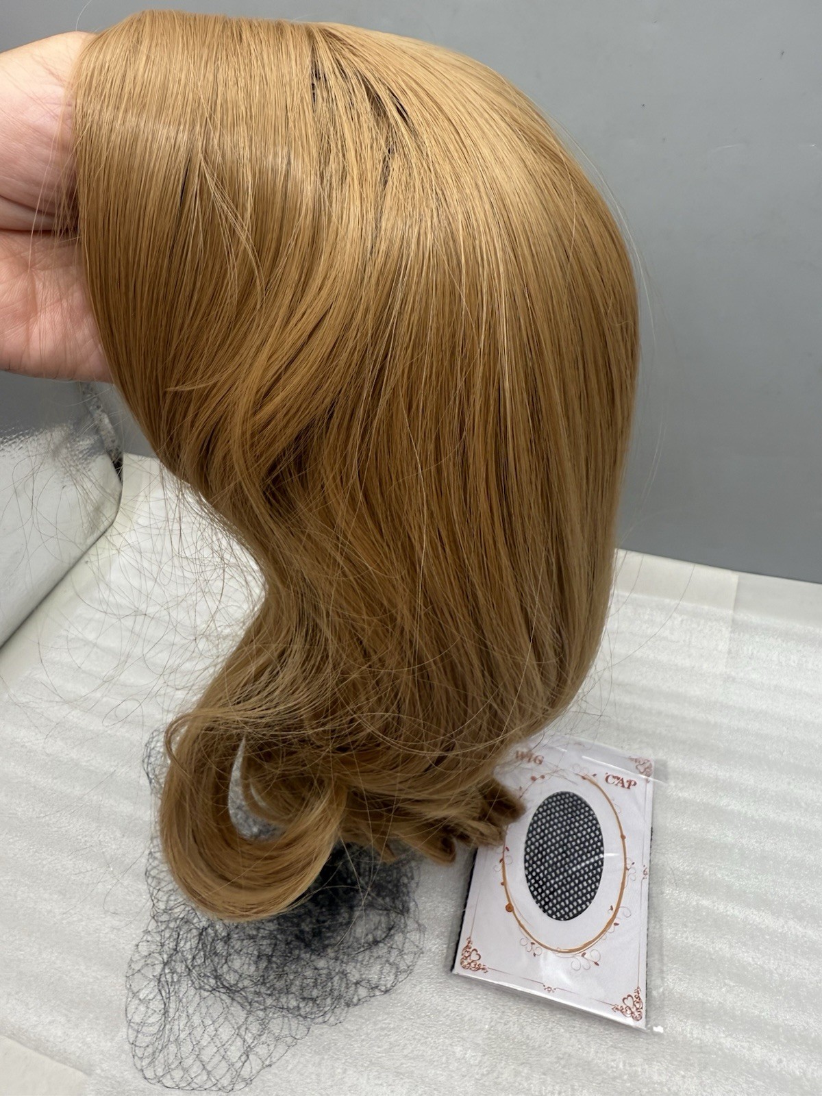 Wavy Wig Synthetic Heat Ok, Cosplay Women Wig, Honey blond color READ