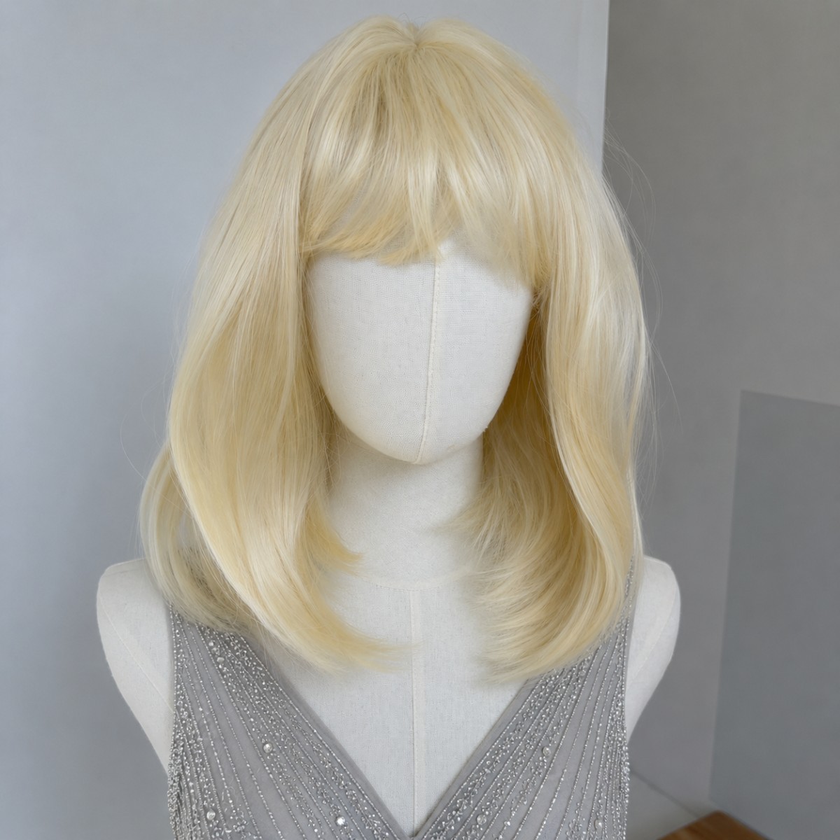 Straight Natural Soft Cosplay Party Wigs With Fringe Heat Resistant Hair Blonde