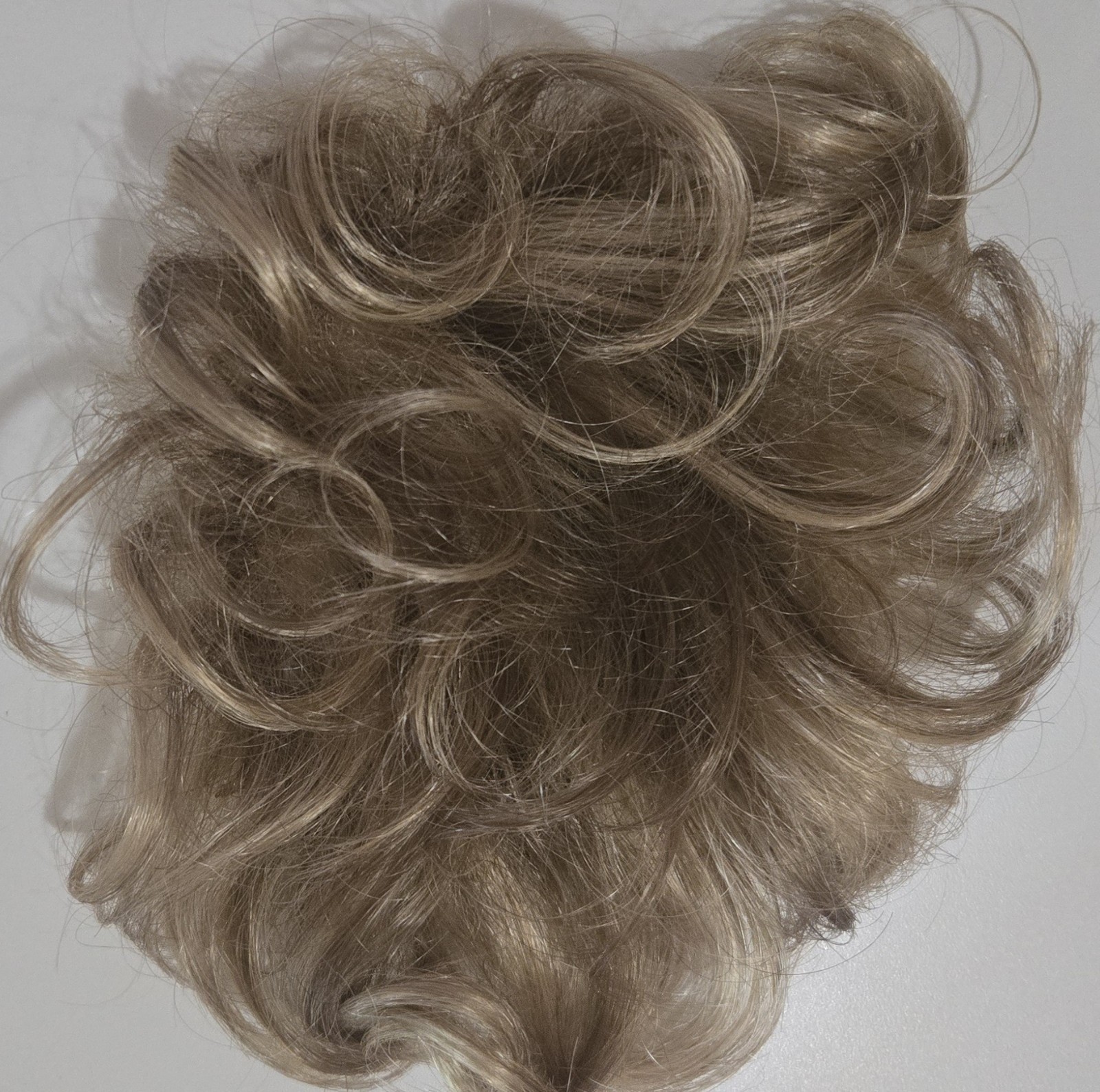 NEW PAULA YOUNG Delicate Touch Style A4314 Wiglet/Topper Color 14/26A (blonde)