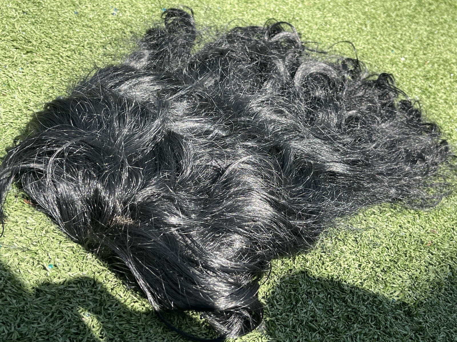 Long Black Wavy Synthetic Wig – 18–20” Lace Cap Adjustable Straps