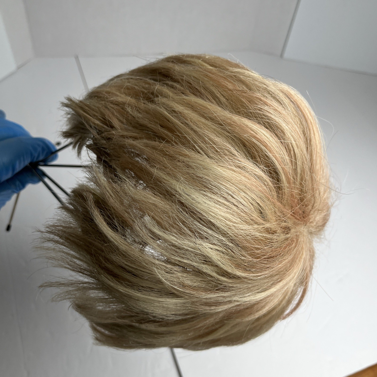 The Wig Company Blonde Perfect Image Short Average 21″-22″ w Vtg MCM Metal Stand