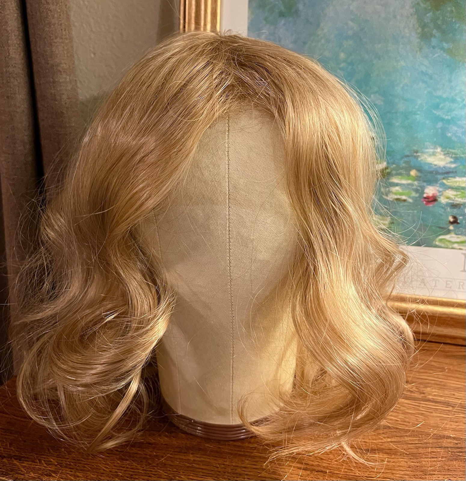 New Wig Shiny Strawberry Blonde Wavy Shoulder Length