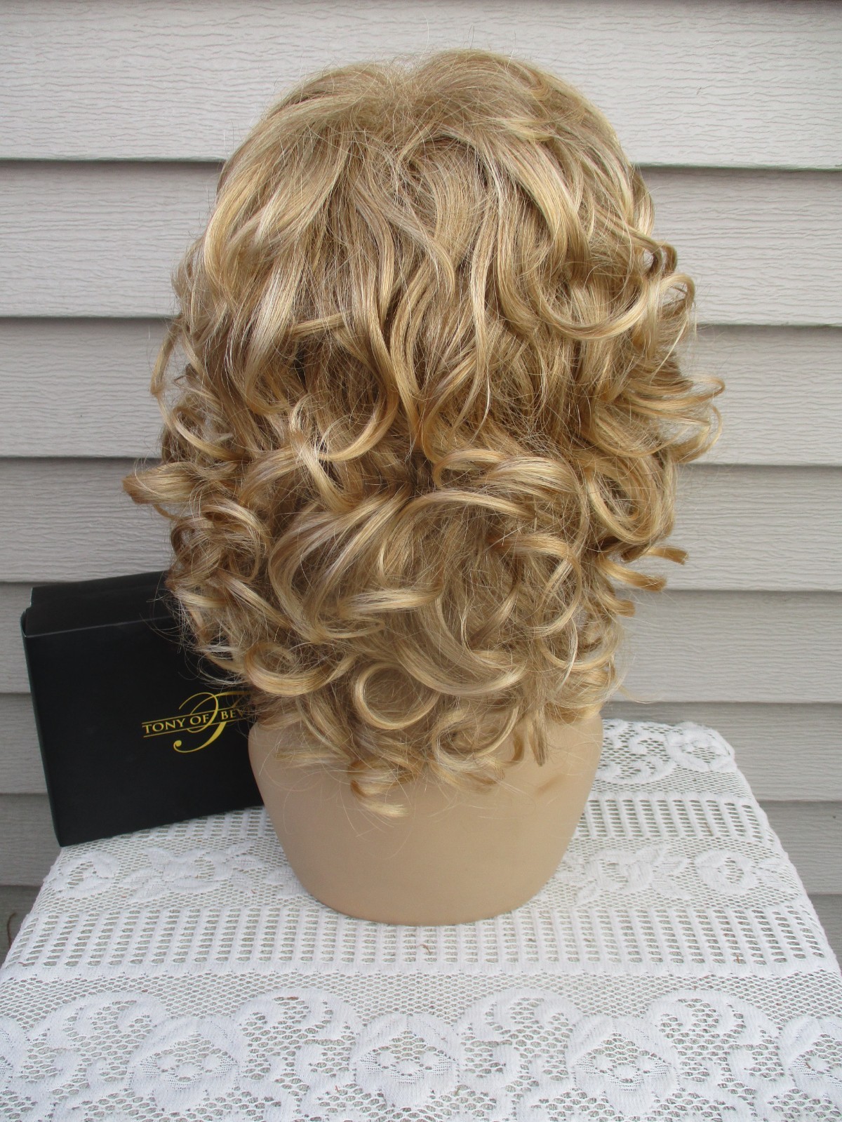 Tony of Beverly Wig MANHATTAN Color MALIBU BLONDE Curly Style UNWORN ?