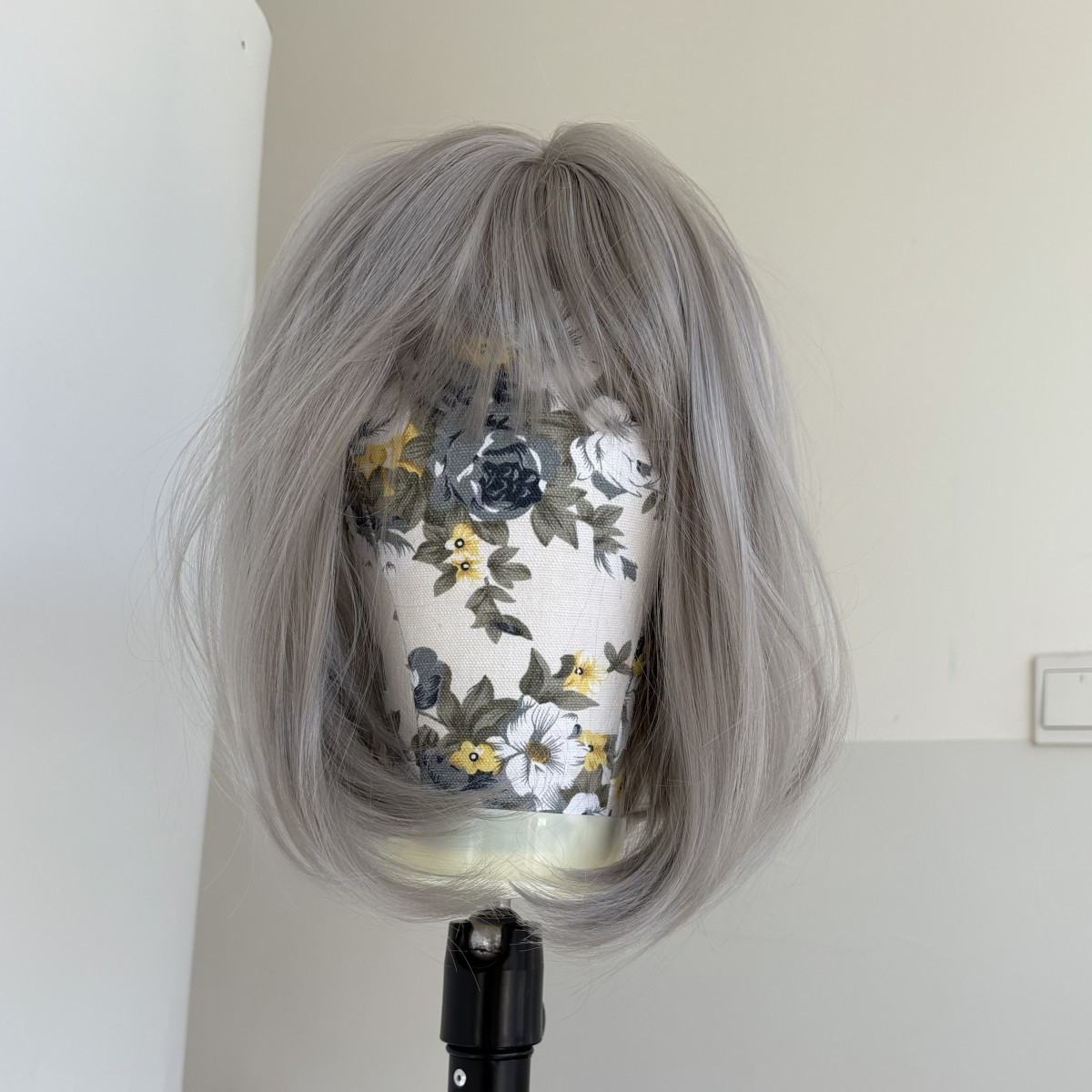 Natural Heat Resistant Hair Short Straight Soft Costume Wigs With Bangs Gray