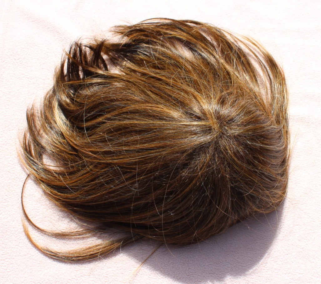 Hairdo Layered Love Mid Length Cut Wig Med Brn/Ginger Unused in Box w/care guide