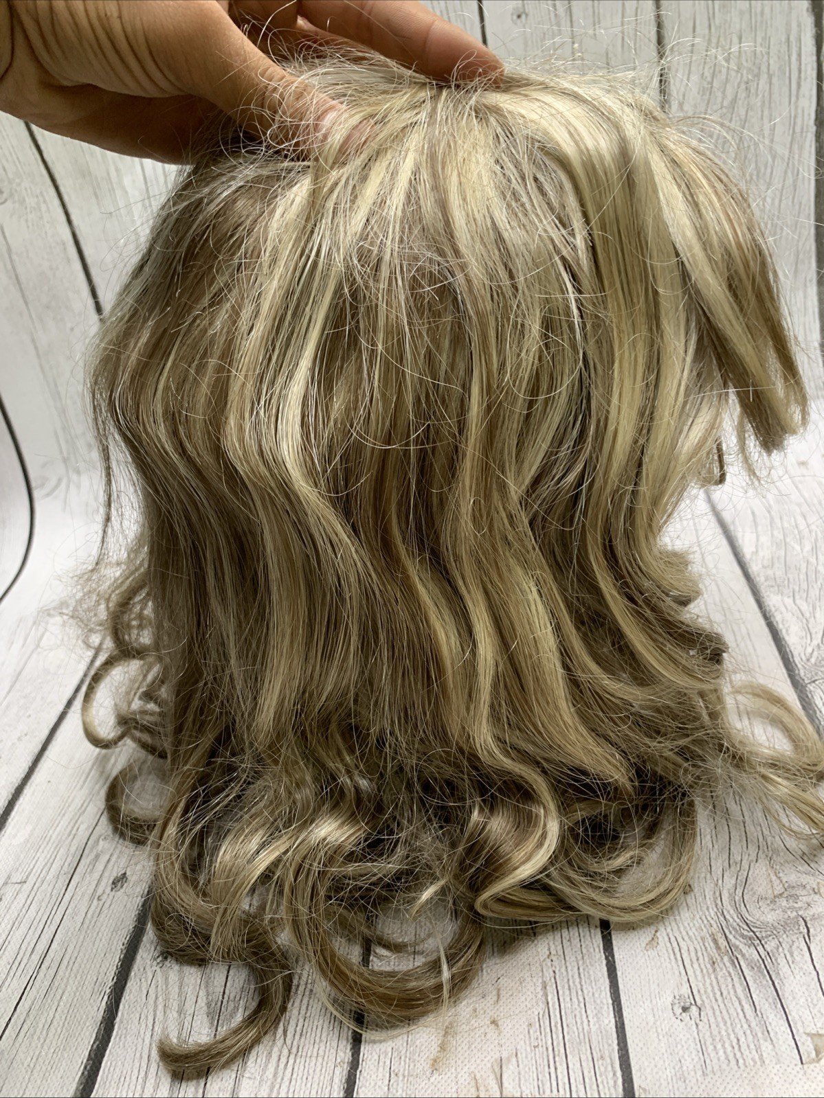 Elura Wig Darker Blonde And Brown Short