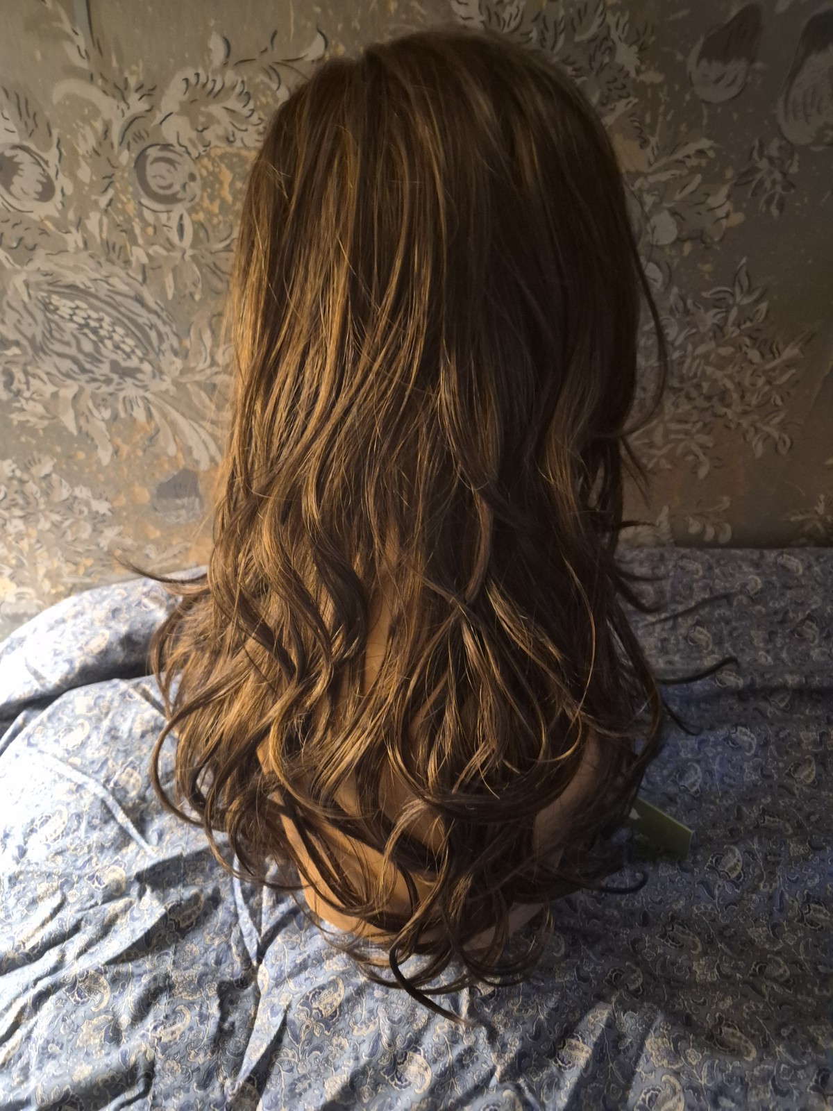 Estetica Designs Orchid R6/28F Wavy Layered Synthetic Wig Classic Cap Women NEW