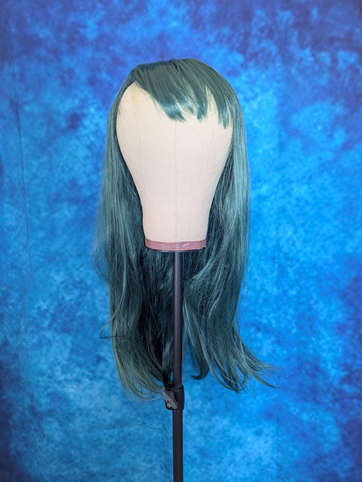T Color 24″ Green Synthetic Wig With Bangs NIB All Accessories Included Cosplay